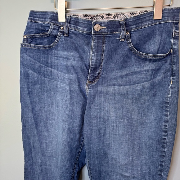 Lee Comfort Waistband Straight Leg Jeans. Women’s 16 SHORT (actual 33x29) - Picture 4 of 10